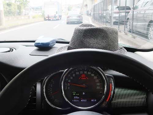 車間距離を自動制御している走行中の様子