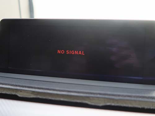 NO SIGNAL表示のiDriveモニター画面