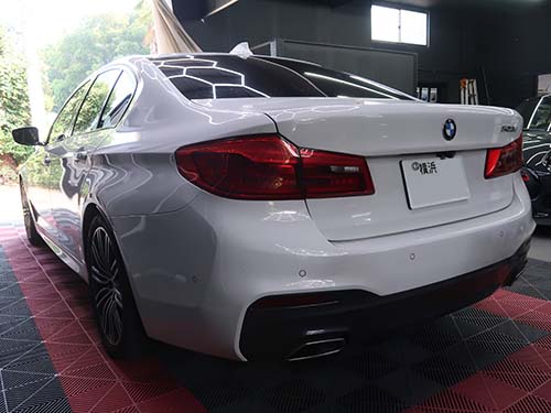 BMW G30のデイライト不点灯とアクリル焼損を同時修理