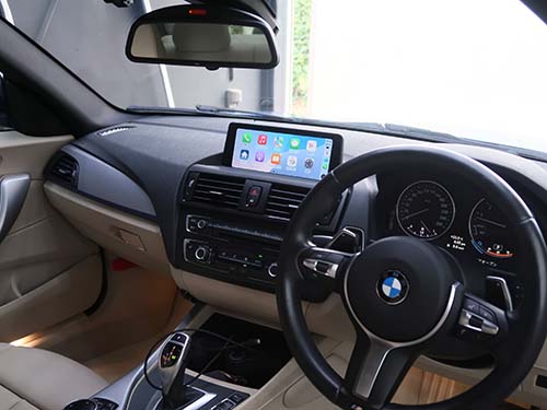 CarPlay表示状態の車内全景