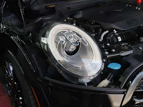 前期モデルのLEDヘッドライト
