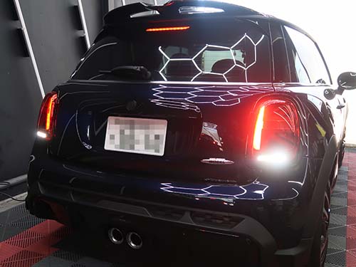 RAIKO製S25ホワイトLEDバルブ 装着後のバックライト発光