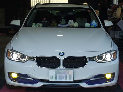 LEDバルブ装着後、2900K黄色光点灯の写真