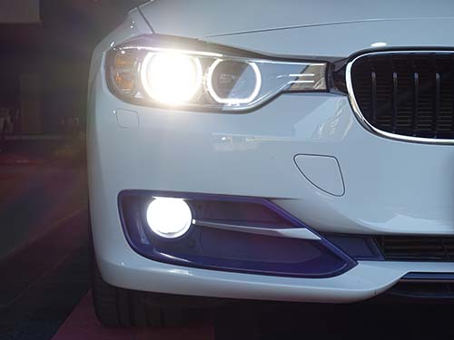 LEDバルブ装着後、6500K白色光点灯