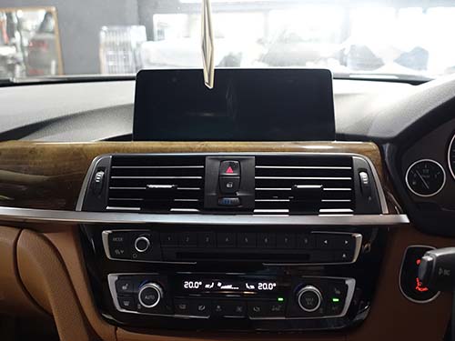 BMW モニターブラックアウト