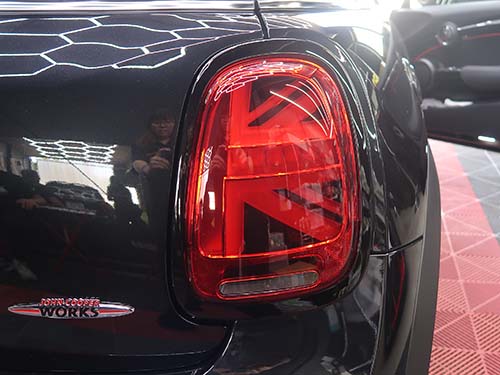 施工後のミニ シーケンシャルウインカー発光シーン