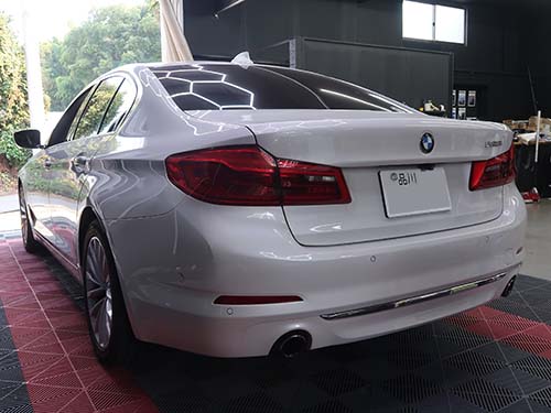 BMW 5シリーズ デイライト修理|純正交換せずにアクリル補修