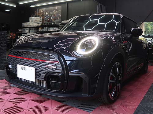 F56 JCW ミニ オーディオ・デッドニング・プロテクションなど多彩なカスタム