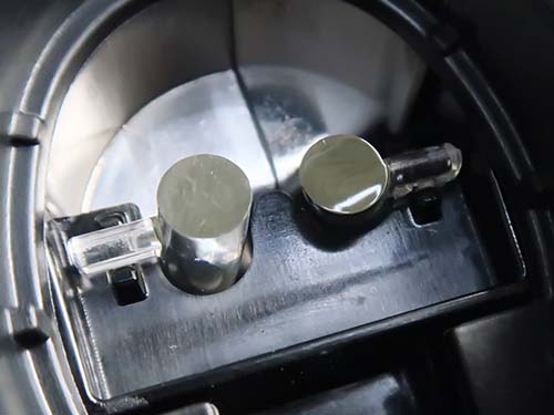 LEDチップの照射面であるアクリルを研磨・リペア