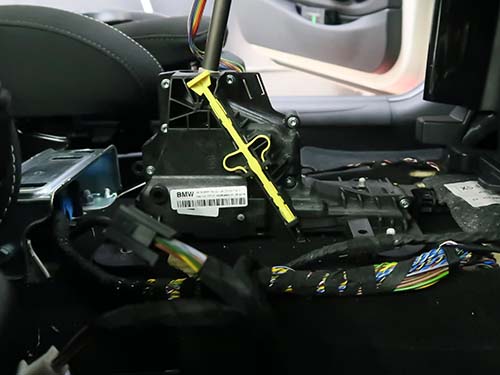 破損している内部パーツを新品に交換