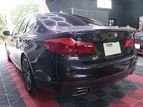 BMW 5シリーズ G30 ヘッドライト修理＆ブレーキ交換作業