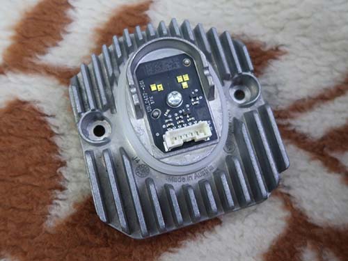新品のBMW純正LEDモジュールへ交換