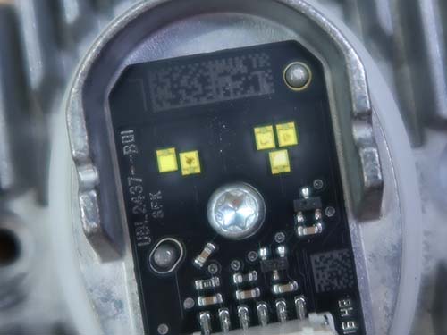 新品のBMW純正LEDモジュールへ交換