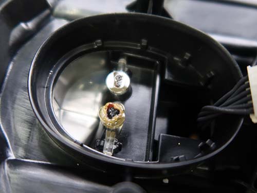 デイライトのアクリル部分が熱により茶色く溶解