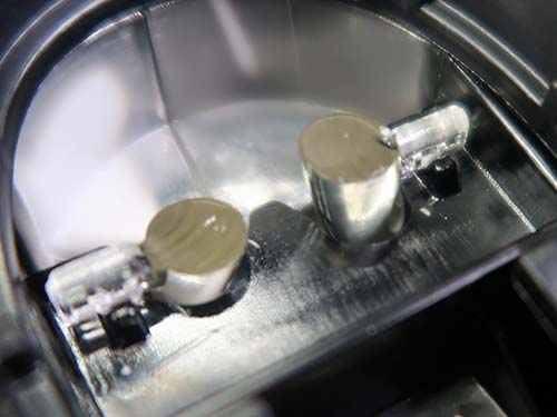 約5mmほどアクリルを削る