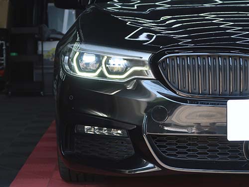 BMW 5シリーズ ヘッドライト修理|両側デイライトが明るく白く復活