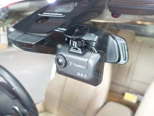 ユピテル製の最新4K対応前後カメラドライブレコーダー ZR-4K-02 を装着