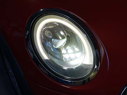 MINI F55前期型LEDヘッドライトには互換性の異なる2種類が存在
コーディング技術で交換不要の点灯不良修理が可能
作業時間は30分未満と迅速対応
ライコウでは中古パーツも全品点灯確認済みで安心
