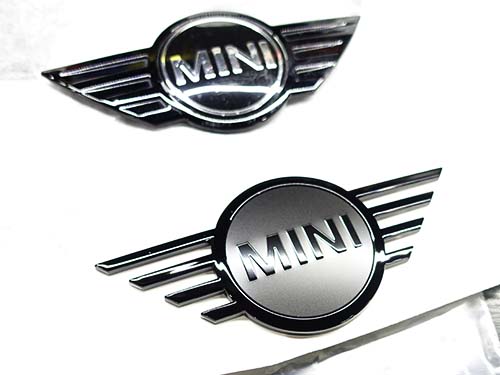 LCI2モデル用ブラック仕様のMINI純正フロントエンブレム