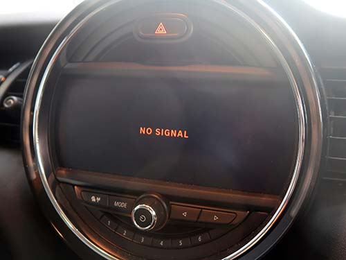 ミニ NO SIGNAL表示のモニター