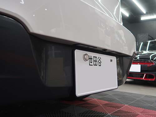 BMW F20 バックカメラを装着