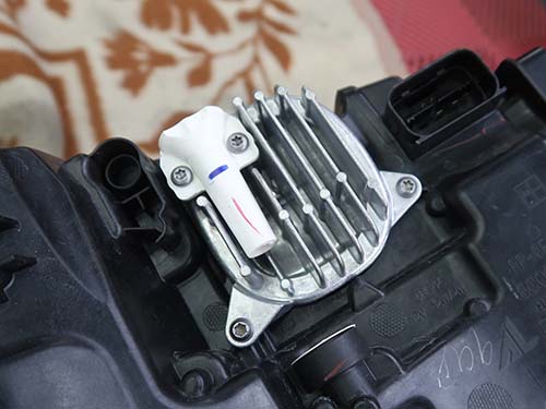 BMW純正新品LEDモジュールを装着