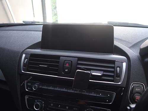 ナビ画面やバックカメラ映像もクリア