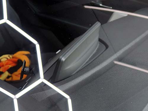 ナビ画面やバックカメラ映像もクリア