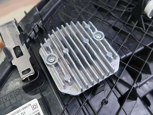 BMW純正新品のLEDモジュールへ交換