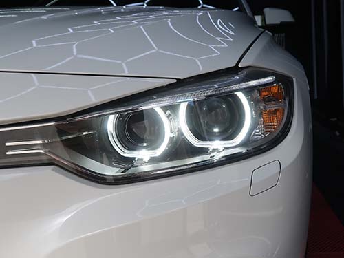 BMW 3シリーズ F30 デイライト発光