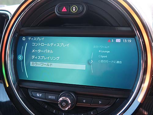 テーマカラーはブルー基調とブラック基調の2種類