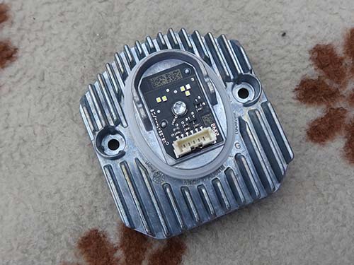 BMW純正新品のLEDモジュールを組み込み