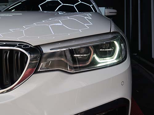 BMW G31 デイライト異常で助手席側デイライトの修理でご予約を承っていました