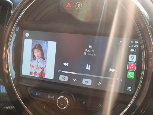 動画や音楽アプリの操作画面も大きく表示される