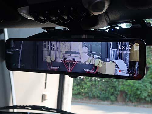 リアカメラの映像を常時デジタルインナーミラーに表示