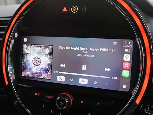 メッセージ通知や音楽アプリなども全画面で扱える