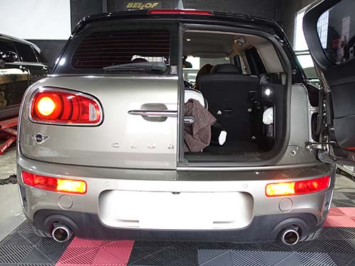 MINI純正新品のバンパーテールライトへ交換修理