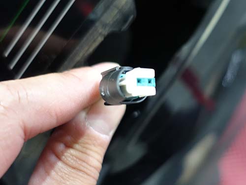 新品のコネクターパーツを使用したリペア修理