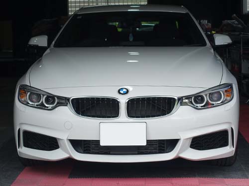フロントバンパーグリルをBMW純正US仕様フォグライトレス用へ交換
