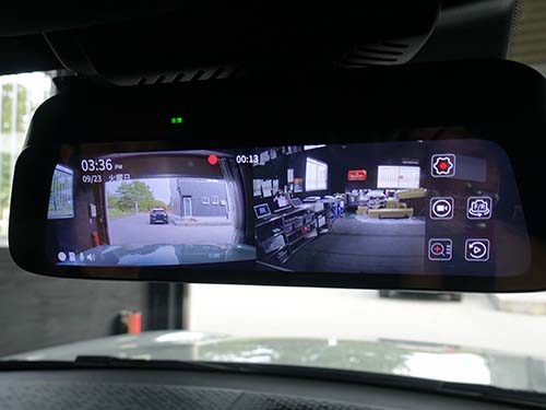 荷室に荷物を積んだ状態でも後方視界を確保できる