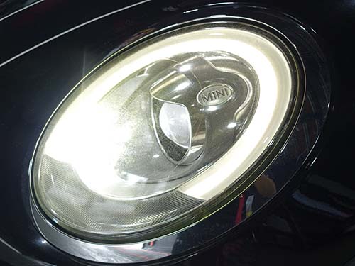 前期モデルのLEDヘッドライト