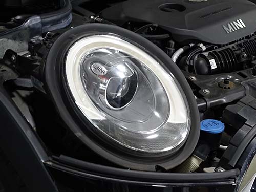 前期モデルのLEDヘッドライト