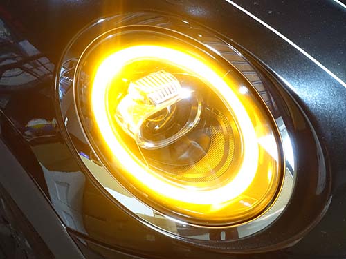 MINI F56 クーパーS(前期モデル)に、LCIモデル用純正LEDヘッドライトを後付装着