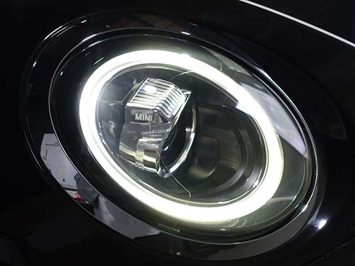 MINI F56 クーパーS(前期モデル)に、LCIモデル用純正LEDヘッドライトを後付装着