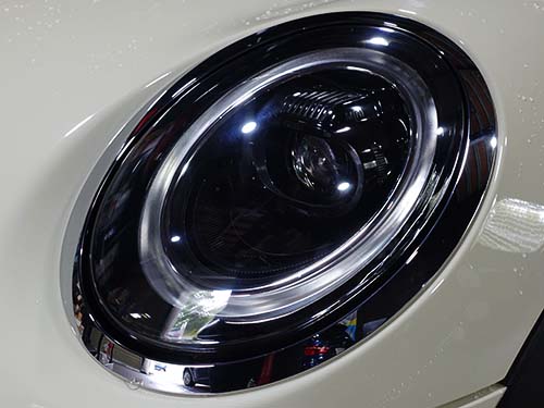 MINI F56 ヘッドライト交換でインナーブラック化