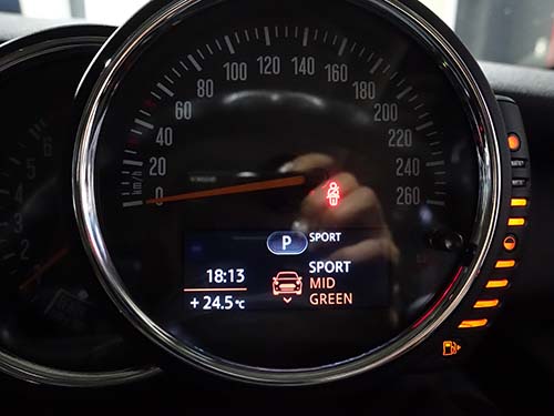 スポーティな走行感を楽しめるSPORTモード