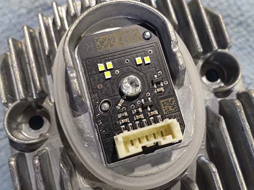 デイライト用LEDモジュールをBMW純正新品に交換
