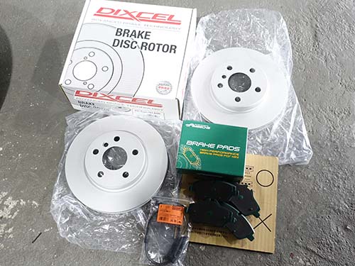 DIXCEL製ブレーキディスクローターとAMSECHS製低ダストブレーキパッド