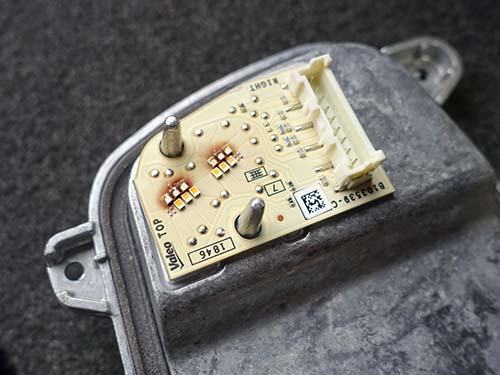 デイライト内のLEDが発光時に高温となる