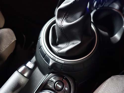 2015年式前期モデル のため、回転リングタイプのスイッチを採